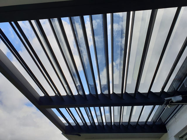 Glass & aluminium louvres — Glass louvres (32)