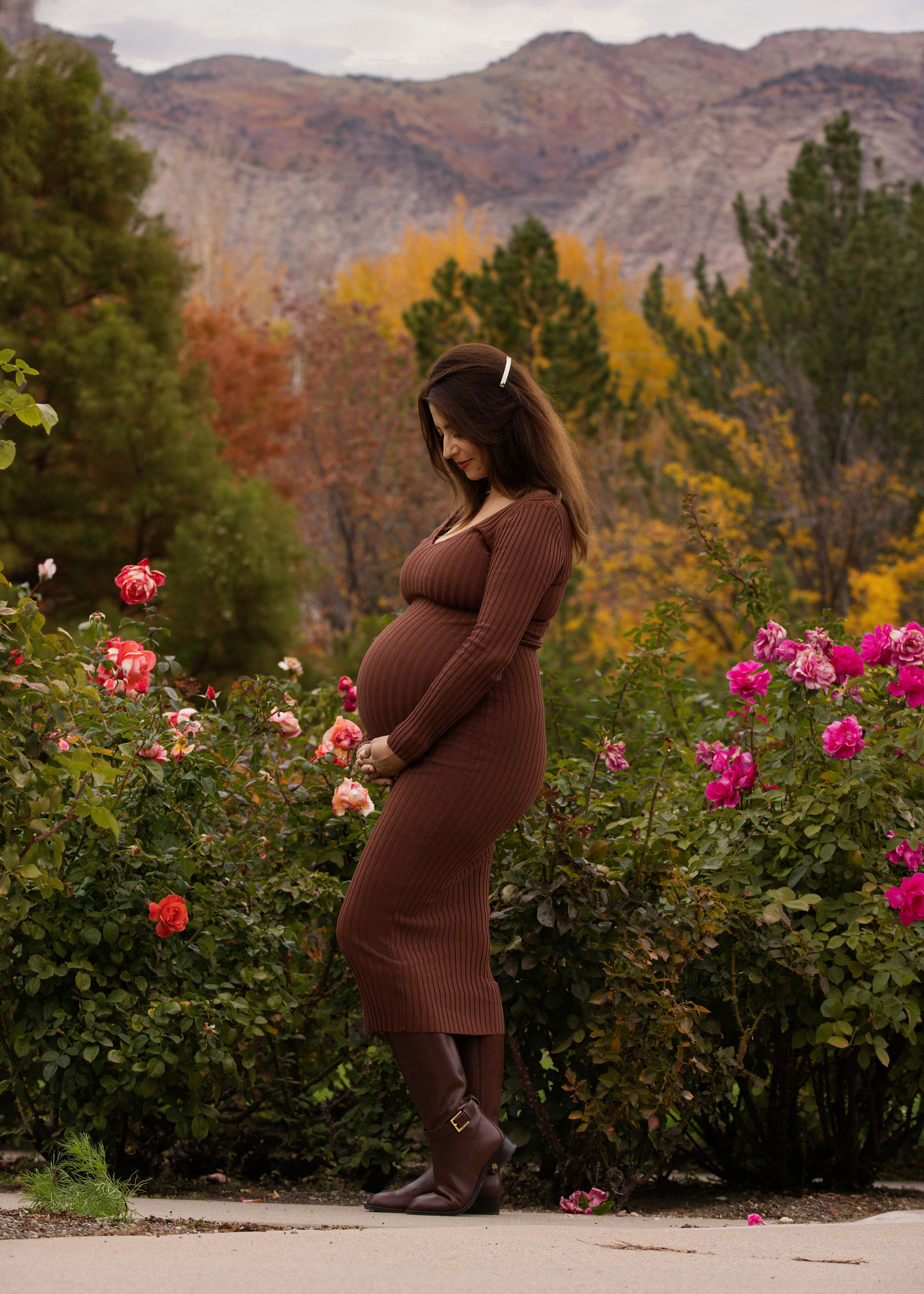 Utah maternity photographer capturing pregnancy outdoor at Ogden Botanical Gardens Utah