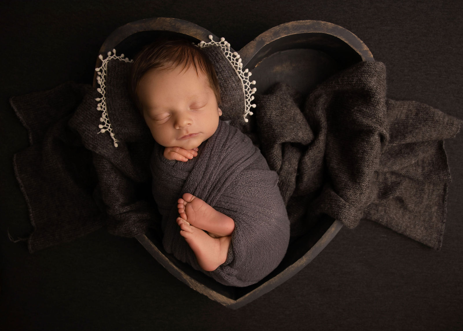 Layton newborn photography session with siblings and parents