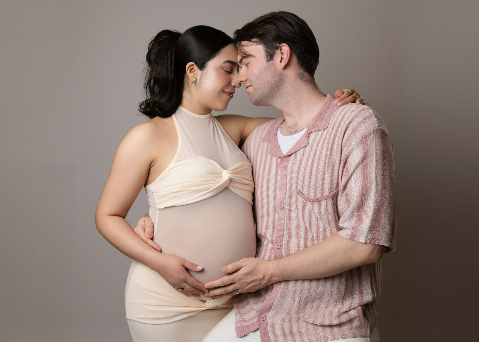 Outdoor maternity photos in Salt Lake City Utah with soft golden light