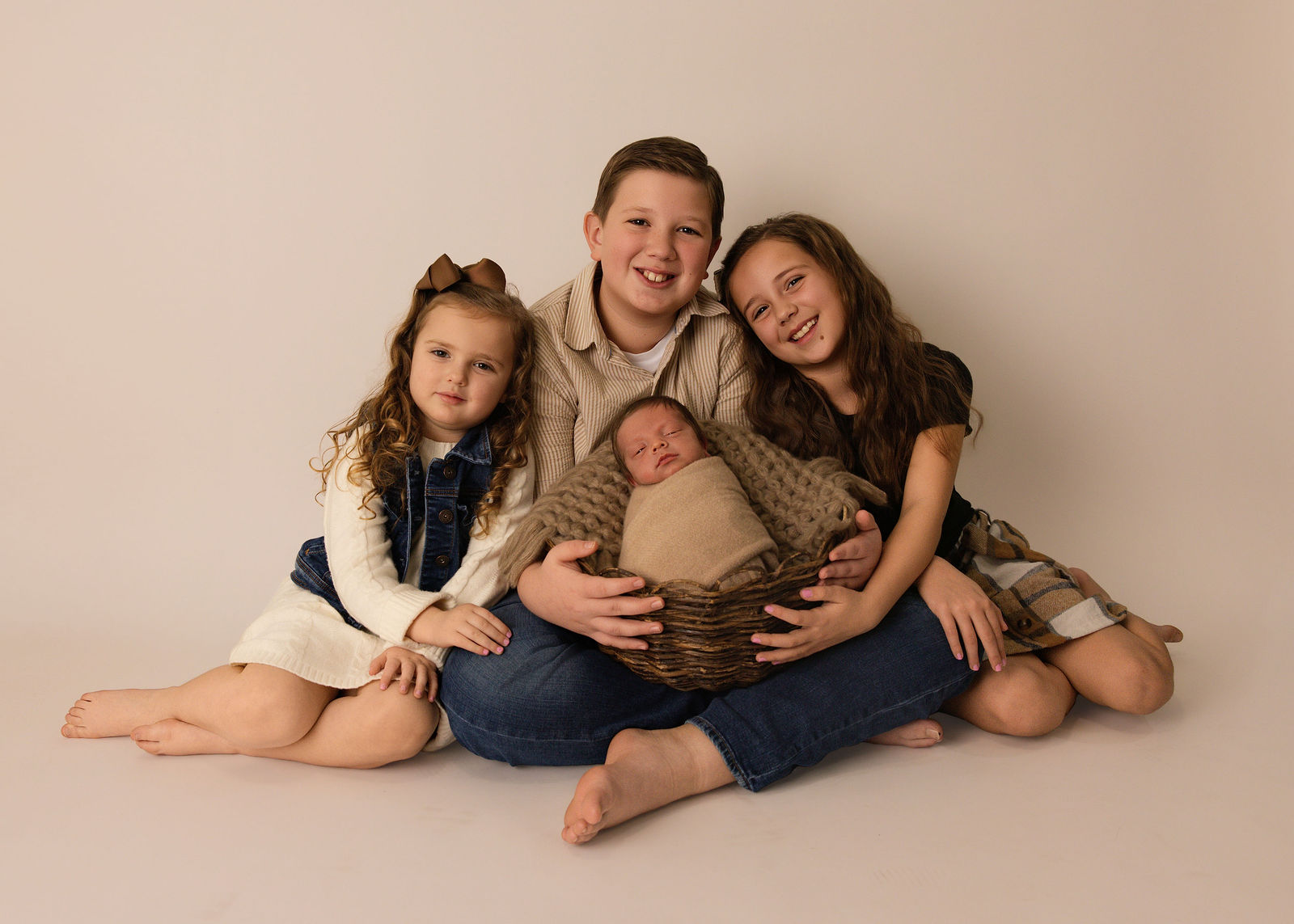 Sibling photos during Layton newborn photography session