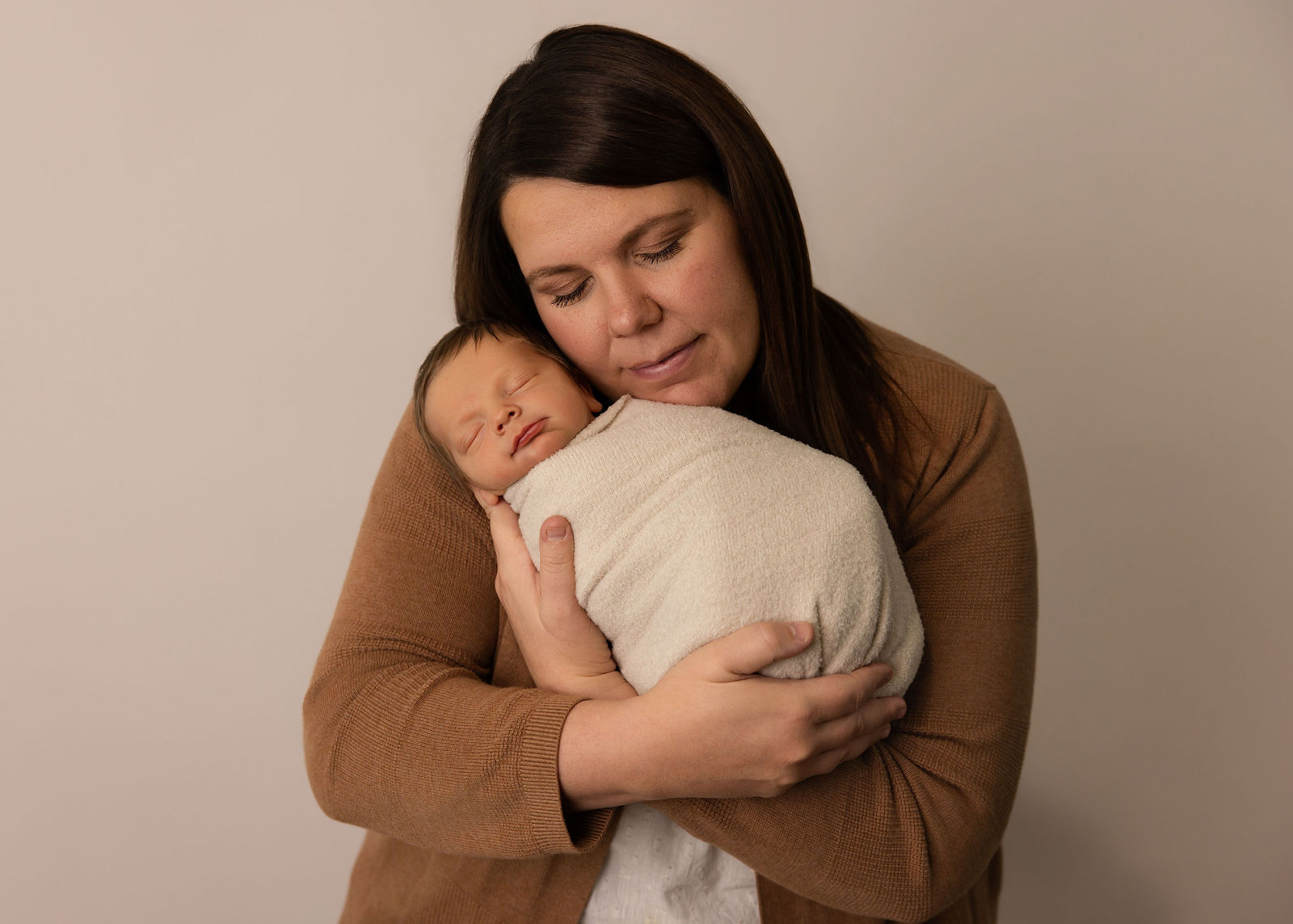 Lifestyle newborn photography in Layton Utah