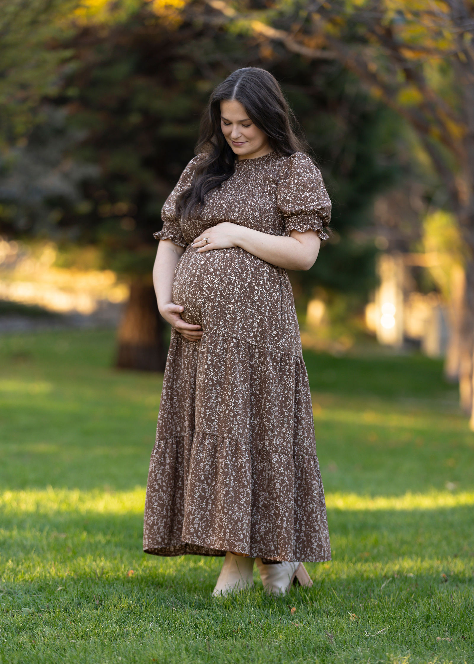 Utah maternity photographer salt lake city park backdrop pregnancy photo