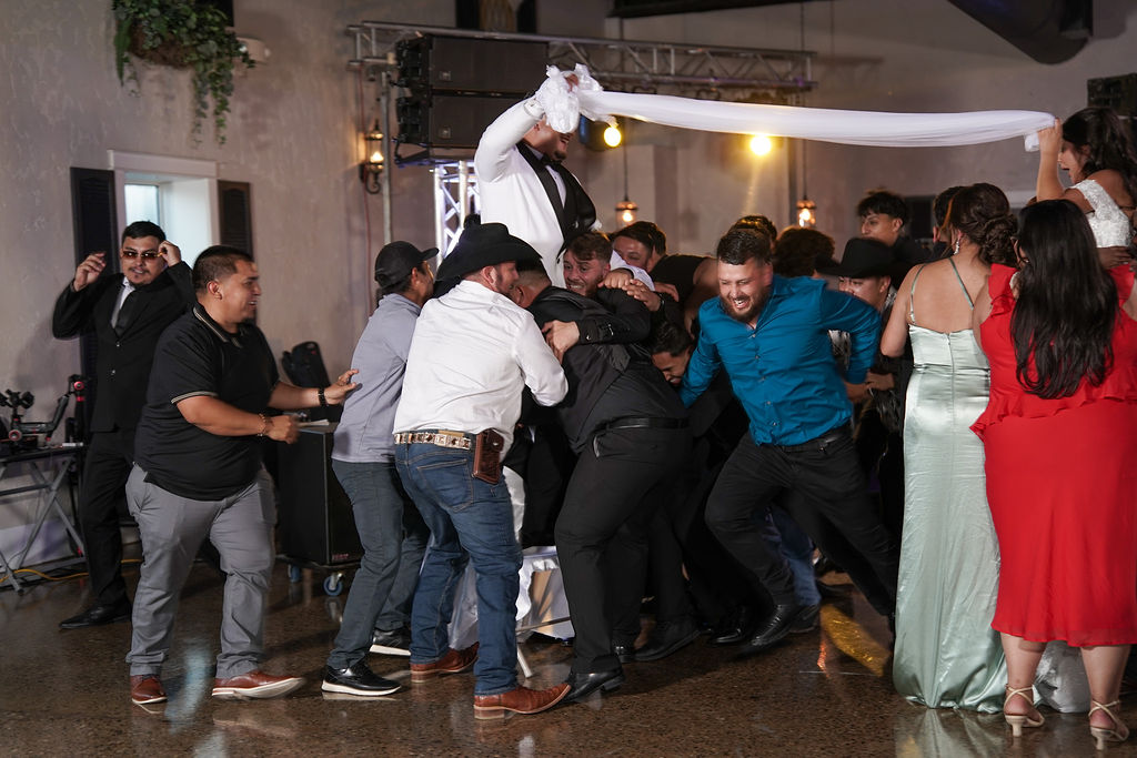 Unberto and Isela — getting ready details