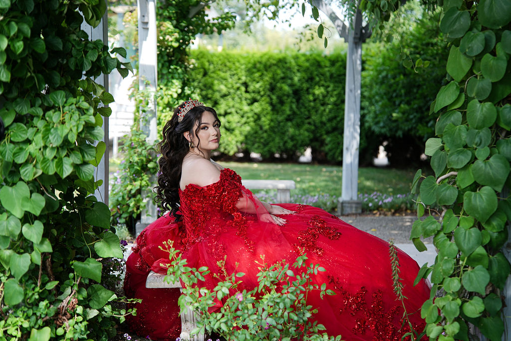 Glamorous editorial portrait of Evalis in her gown