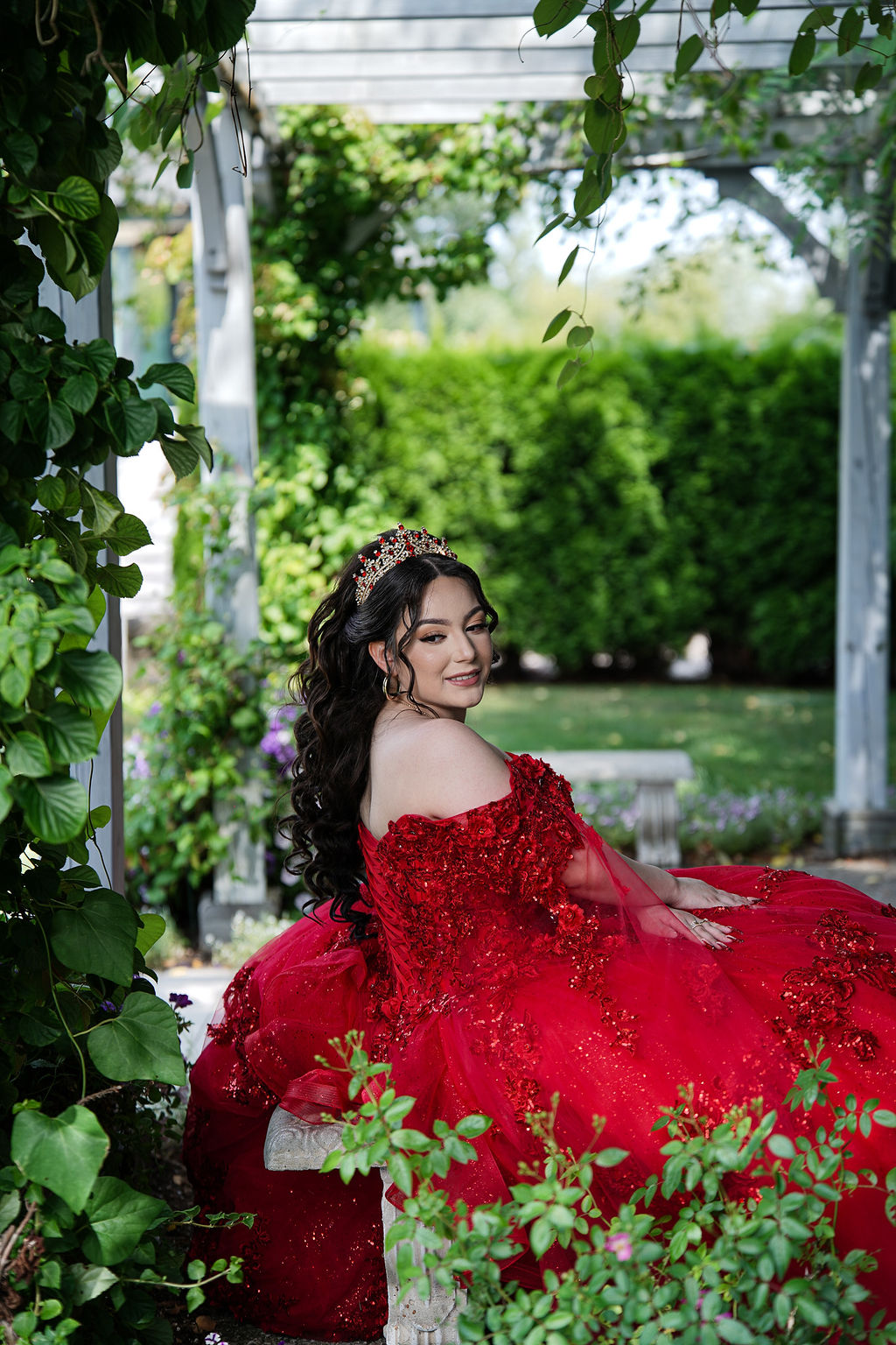 Final timeless portrait of Evalis on her quinceañera day