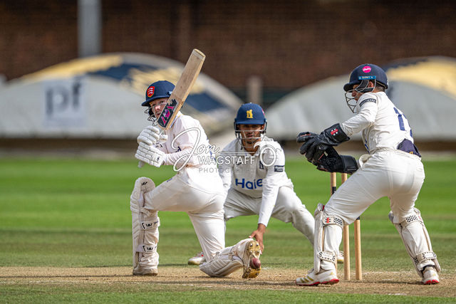 Essex C.C.C. v Warwickshire C.C.C: County Championship: Div One: Day One — gallery by Jon Wagstaff