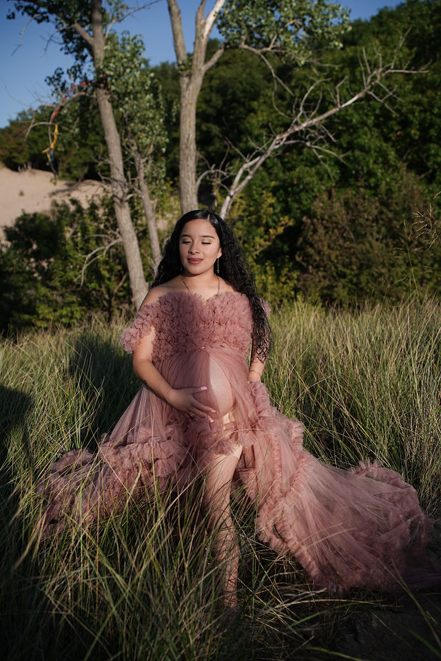 Emily — soft natural light maternity portrait