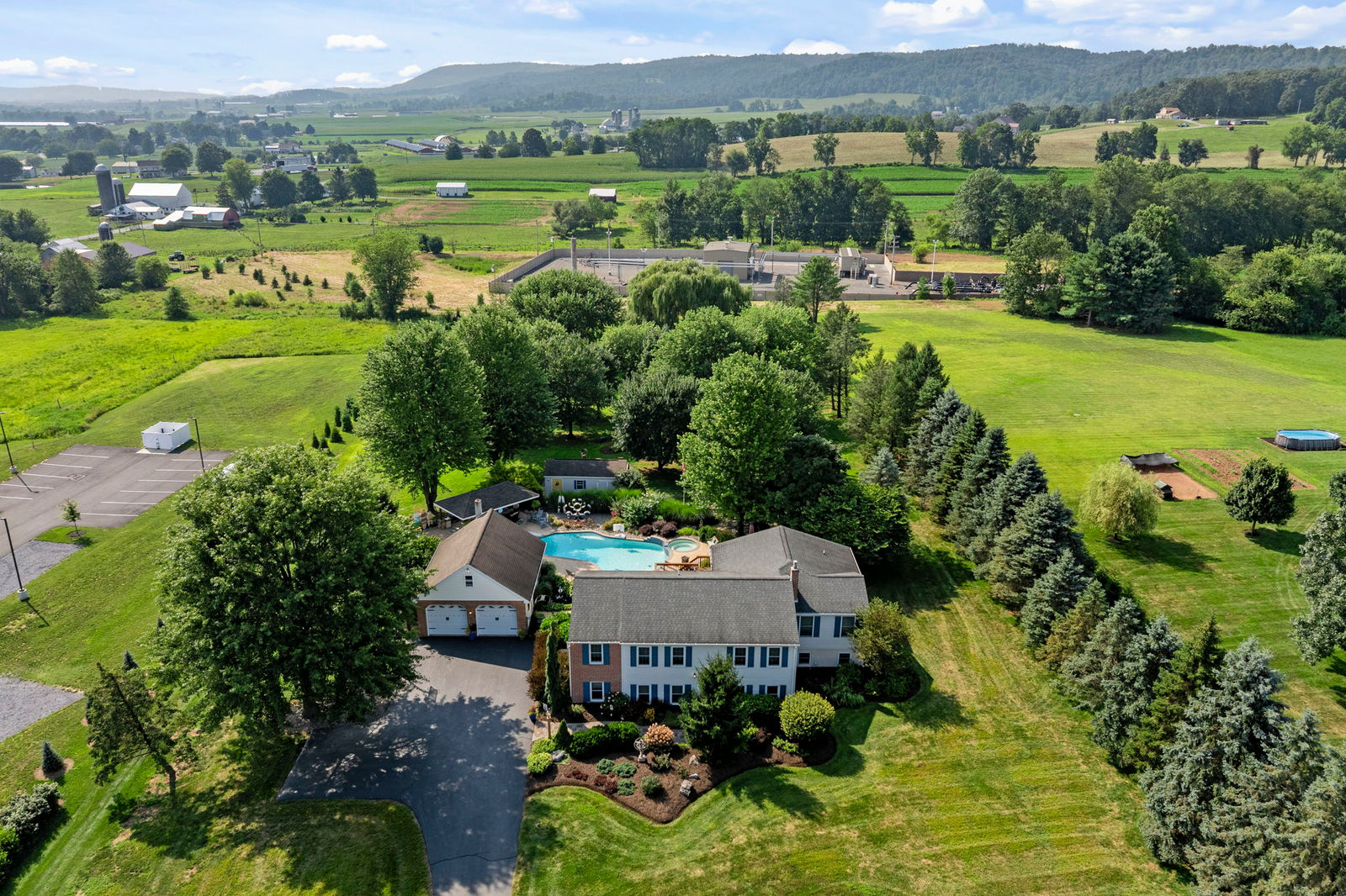 105 Whitehall Road, Reinholds by Kline, Kreider & Good Auctioneers