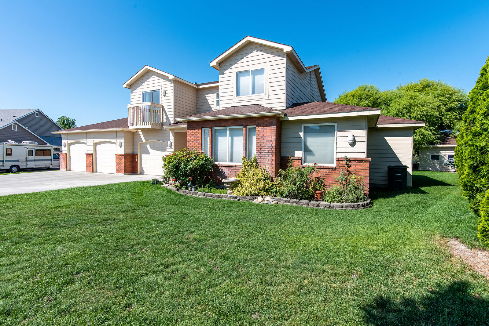 Coats Properties 275 Brockwood by Foto Ruby