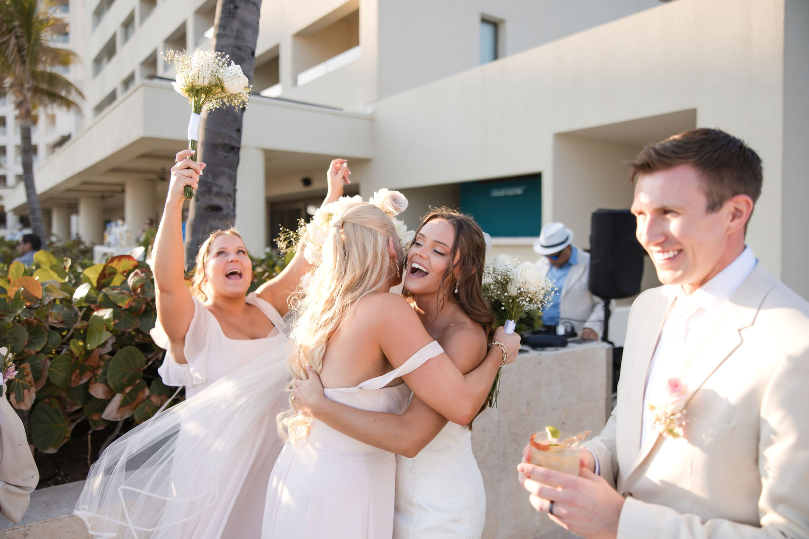 Wedding at Hyatt Ziva Cancun photographed by Arch Wedding Studio