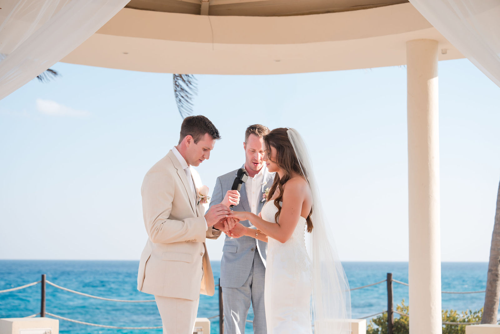 Wedding at Hyatt Ziva Cancun photographed by Arch Wedding Studio