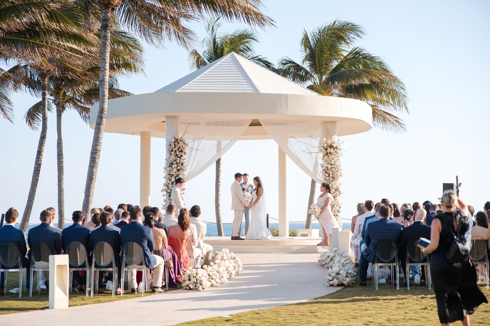 Wedding at Hyatt Ziva Cancun photographed by Arch Wedding Studio