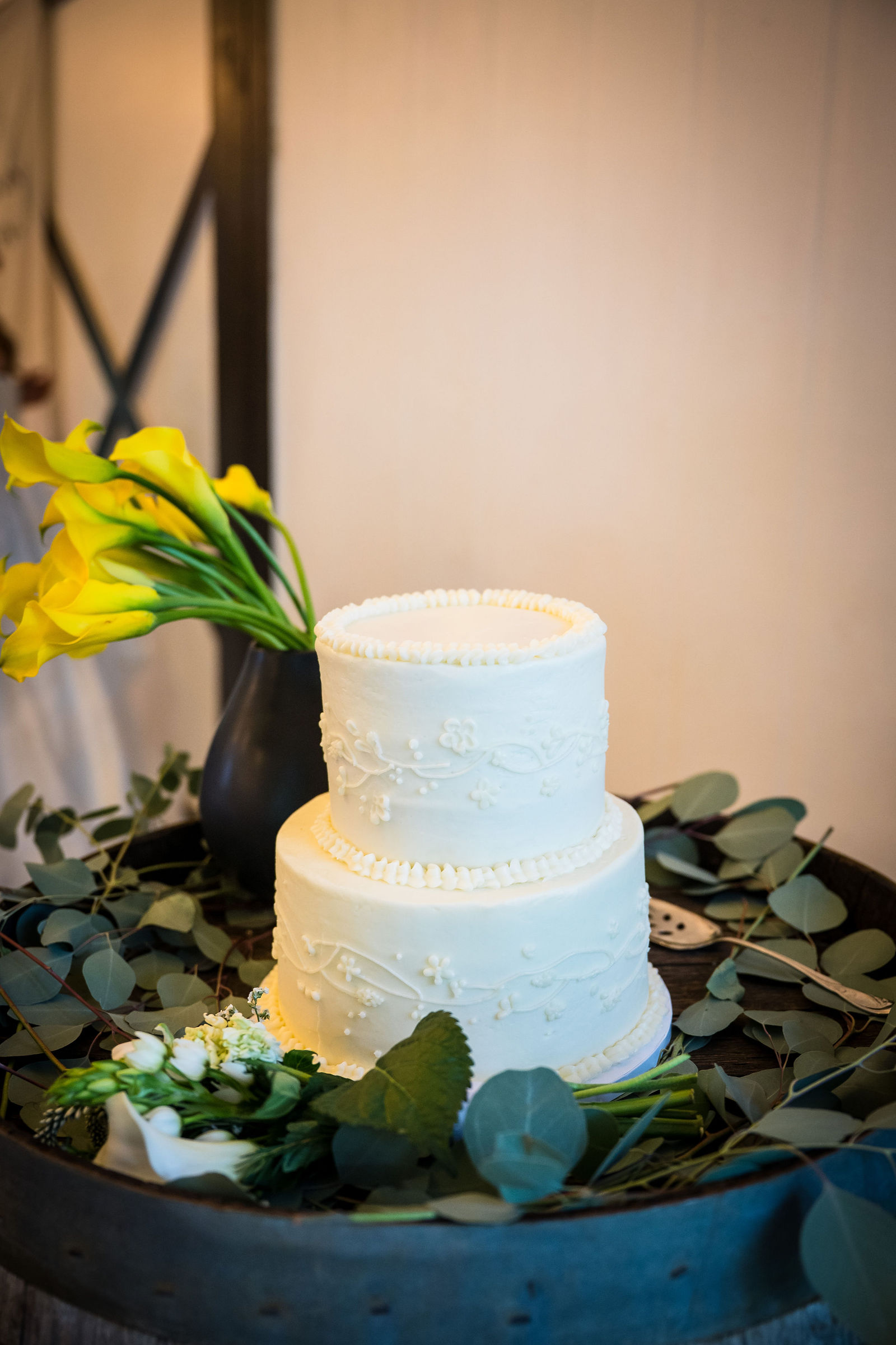 Wedding cake with yellow calla lilies