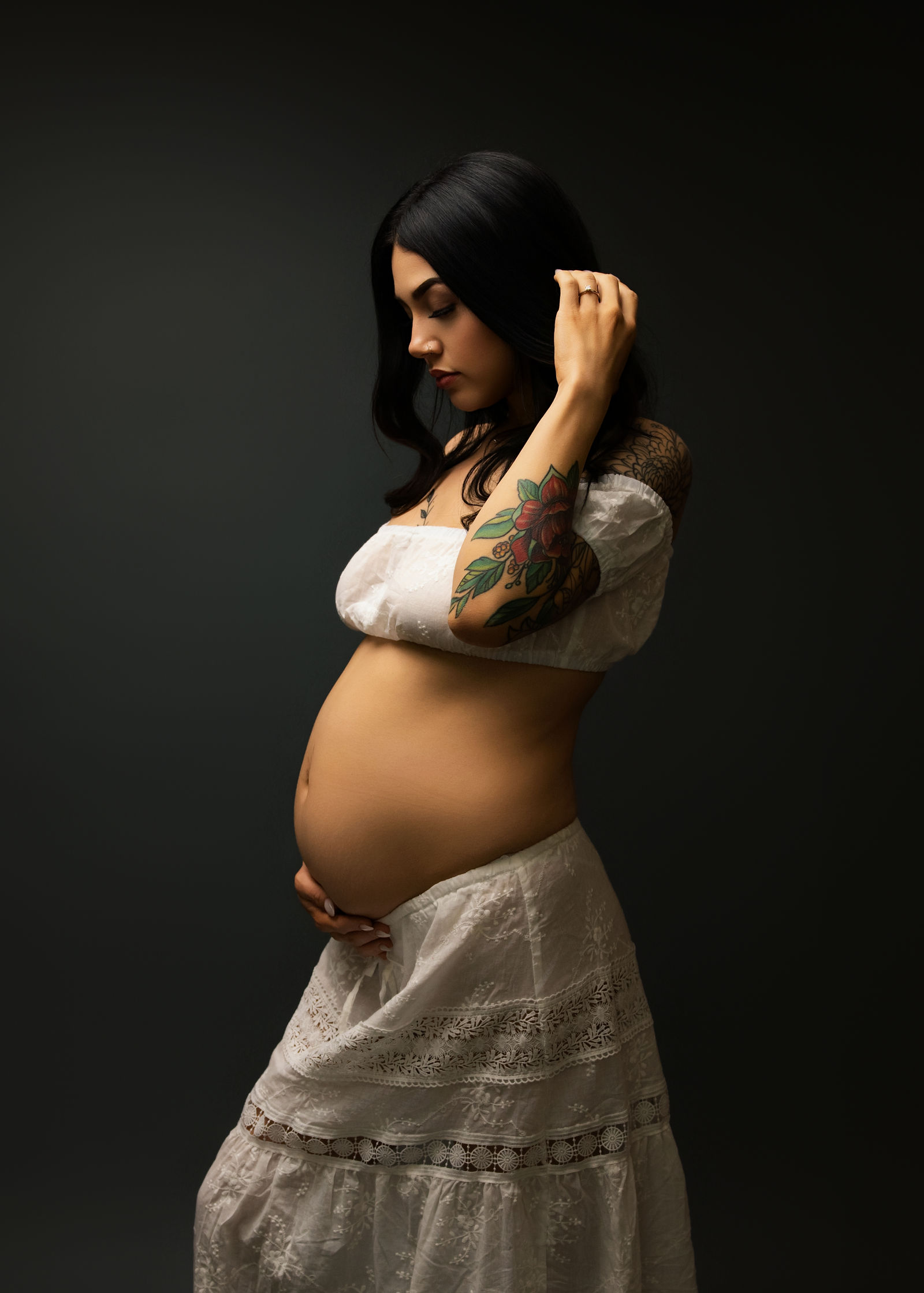Utah County maternity photographer — natural maternity portrait with flattering posing